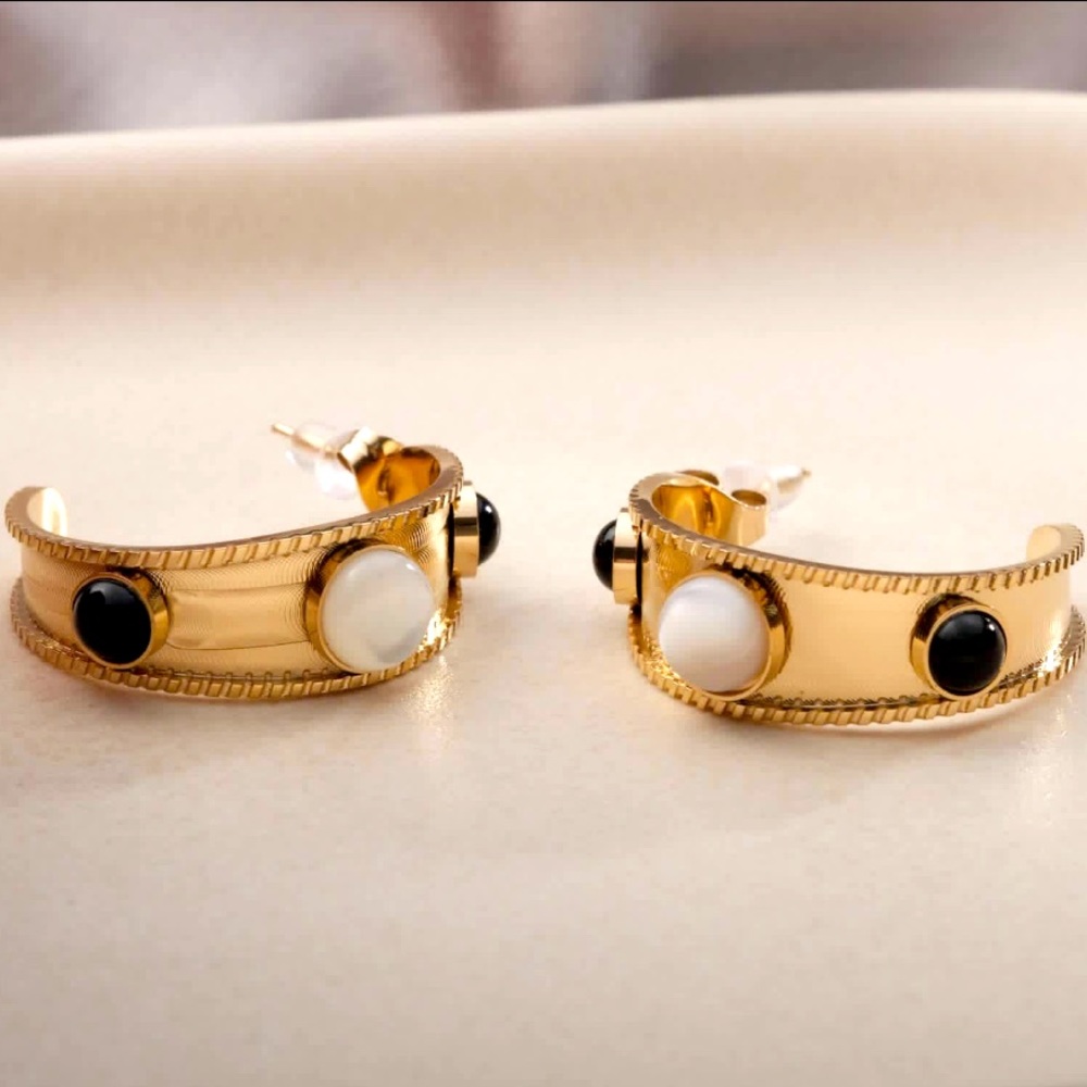The C shape earrings